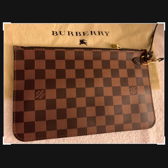 Authentic Louis Vuitton Wristlet/Pouch MM - Picture 1 of 5